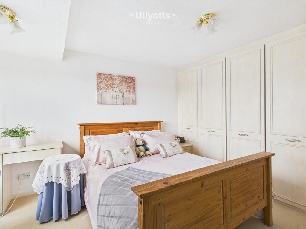 Upstairs Bedroom ...
