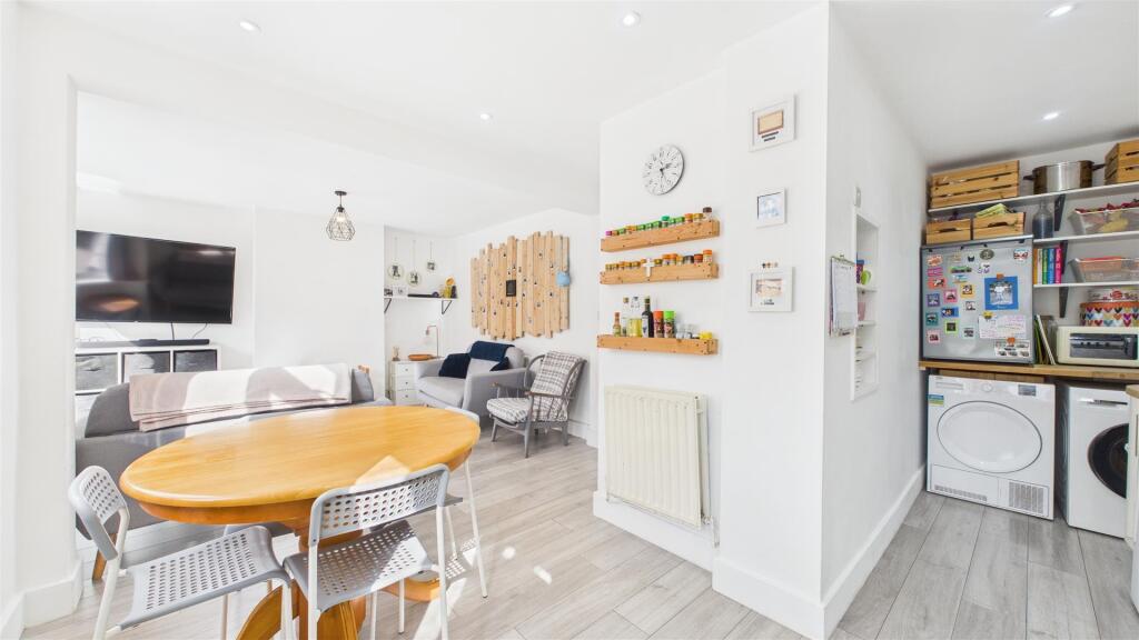 kitchen to diner.jpg