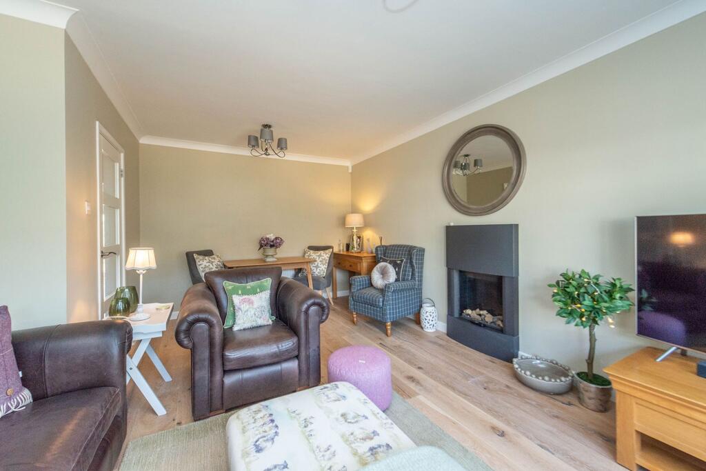 LOUNGE/DINING ROOM SITTING ROOM AND FITTED KITCHEN