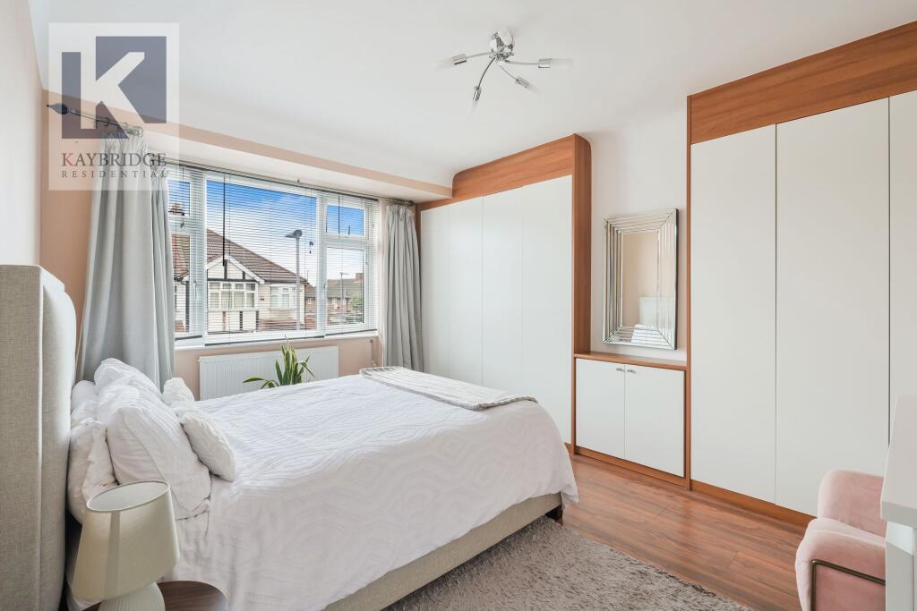 College Gardens, New Malden - KT3 6NT