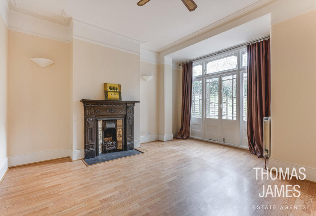 Conway Road, large bedroom opening to garden