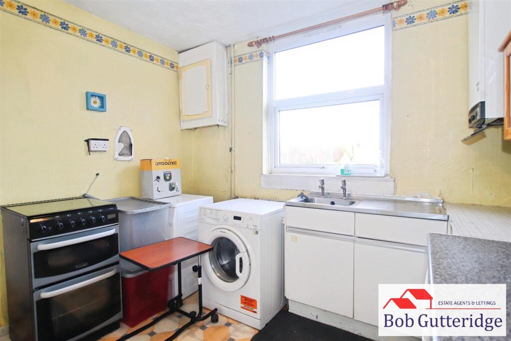 FITTED KITCHEN