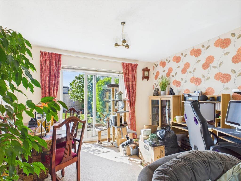 CAM01740G0-PR0379-STILL001