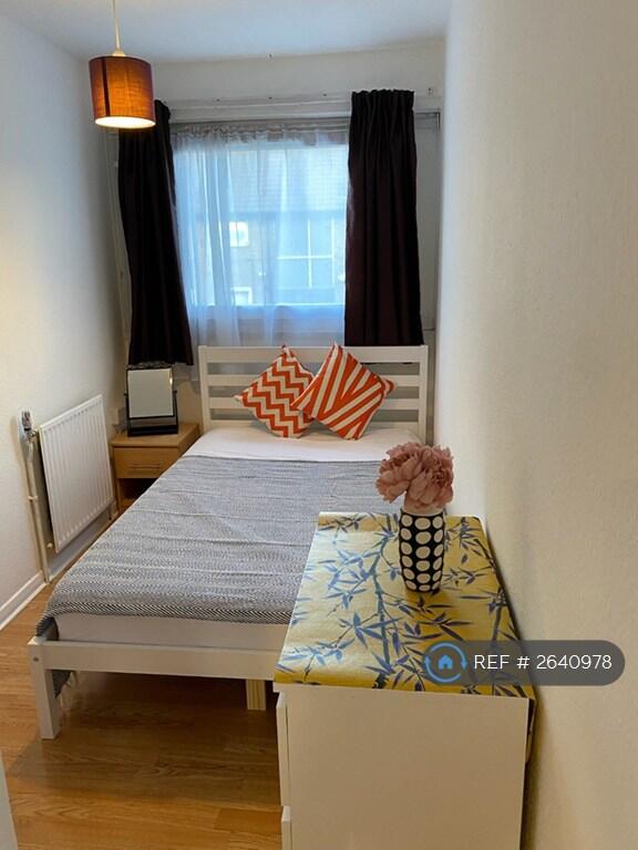 Bedroom 2: £725