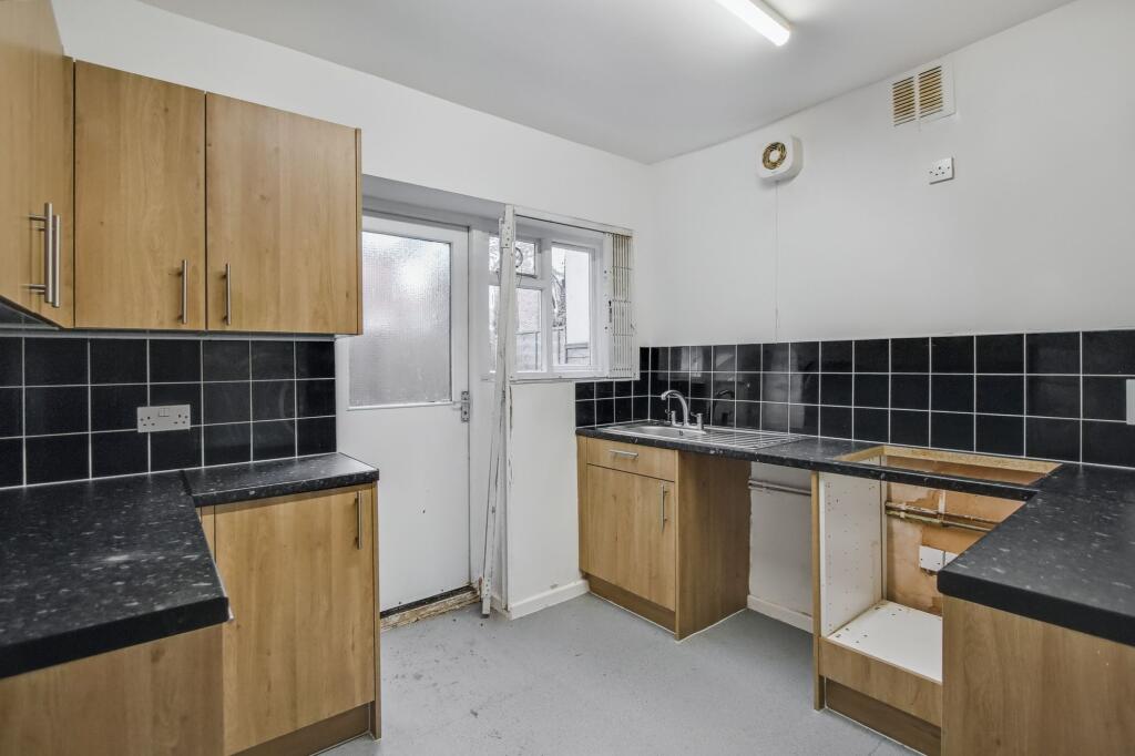Flat A, 124 Rathcoole Gardens, Hornsey, London, N8 9PG