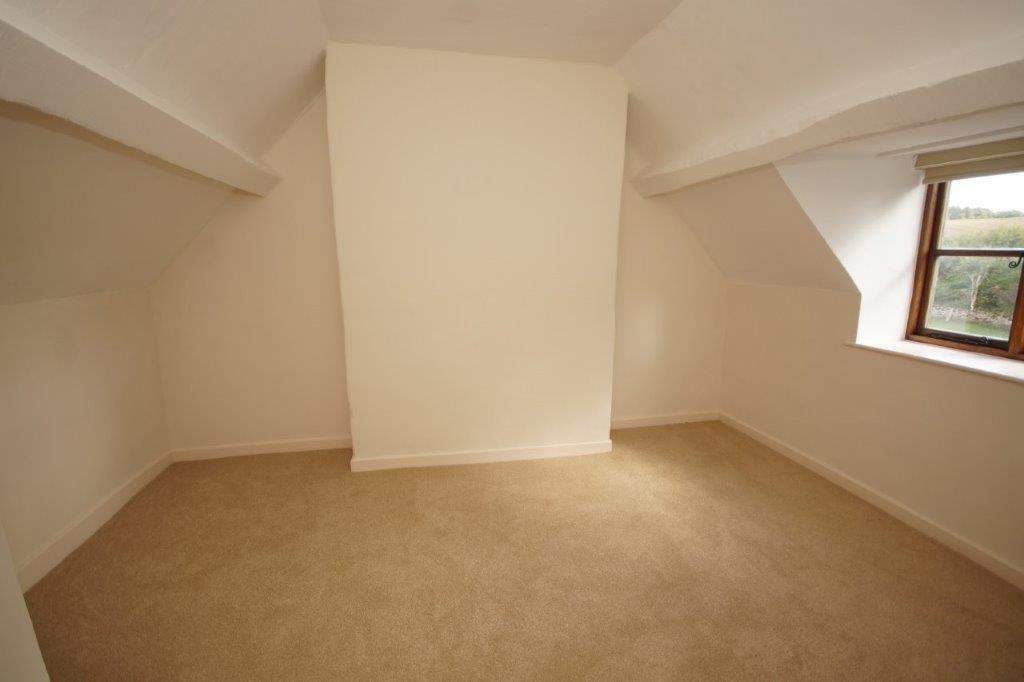 Hawkins Cottage - Bedroom 1.jpg