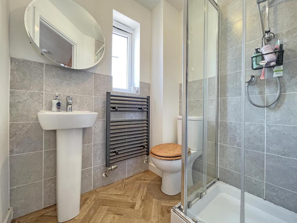 Haycroft Mews 21 - En Suite.jpg
