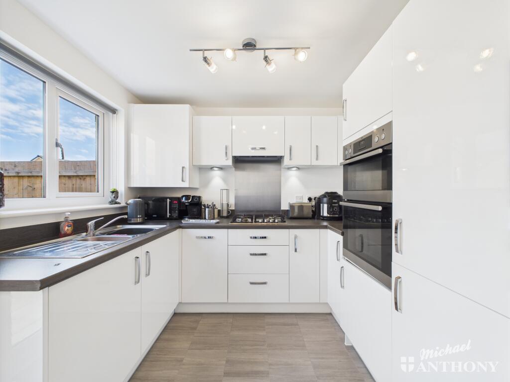 CAM02773G0-PR0323-STILL005