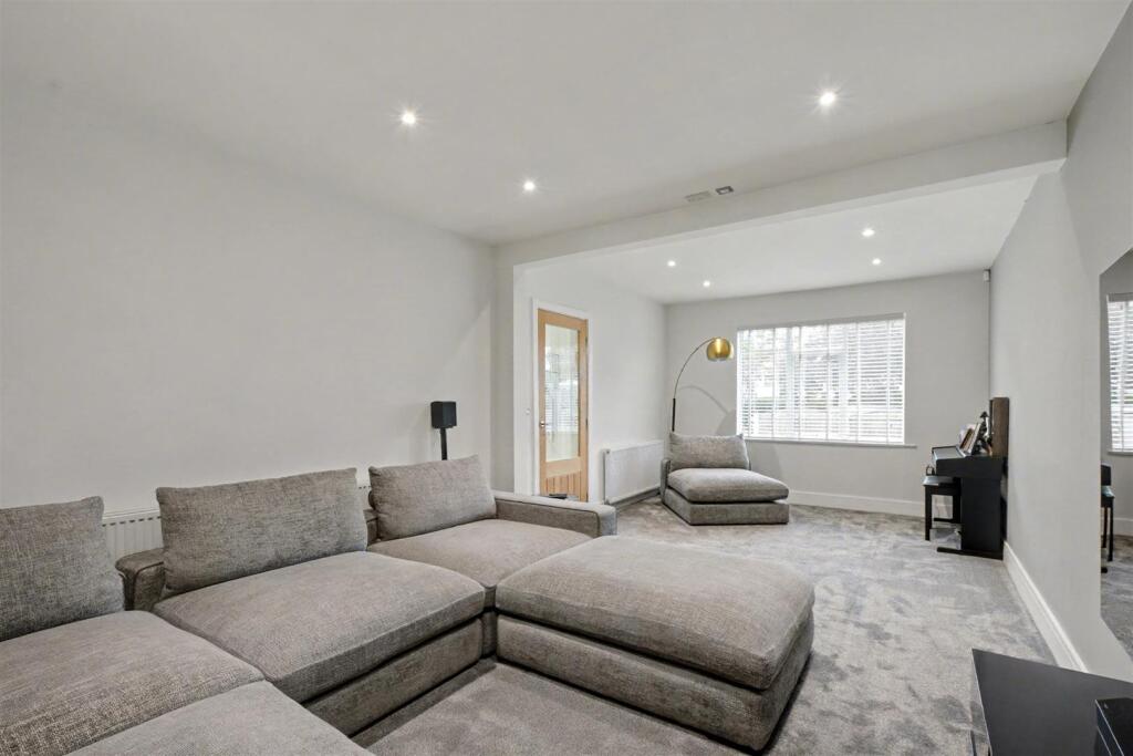 Lounge/Sitting Room