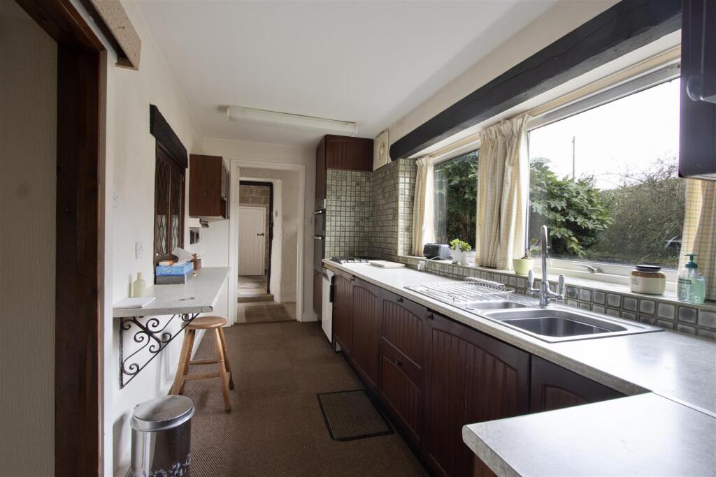 Kitchen 1.jpg