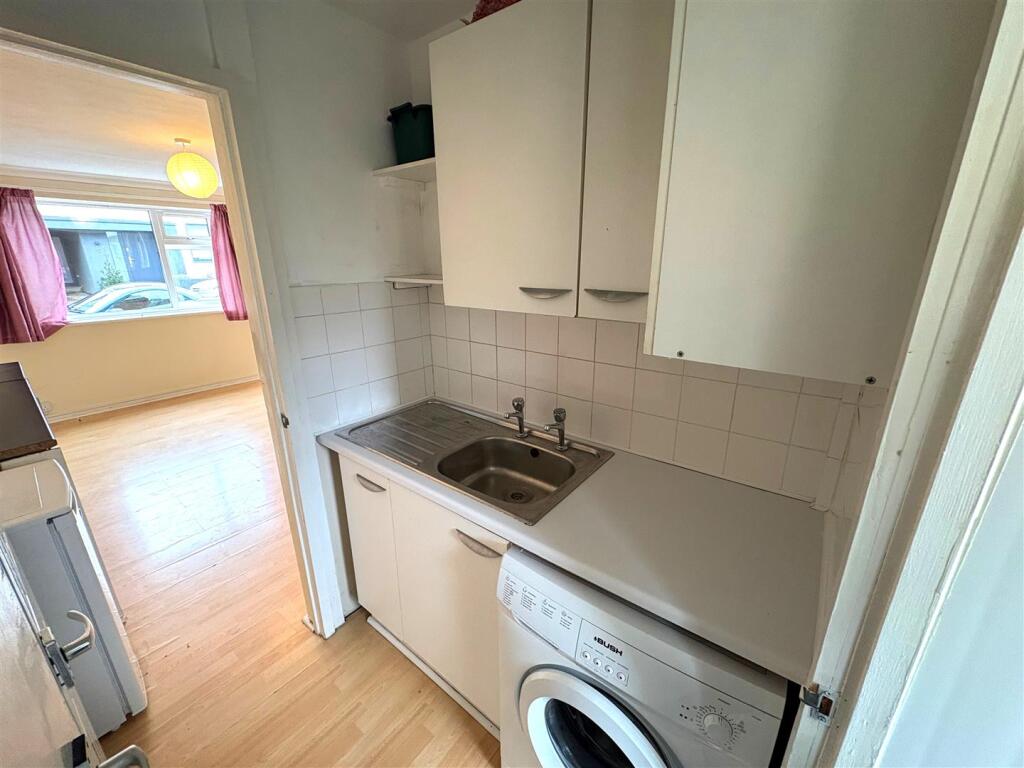 Kitchen Area.jpg