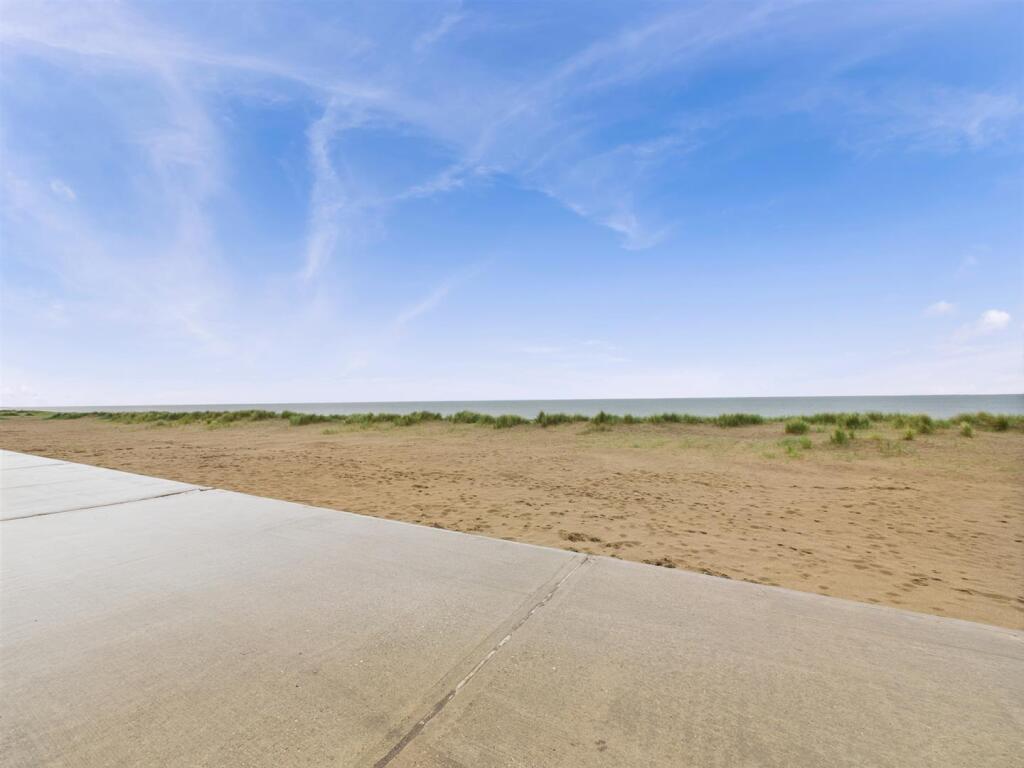 Sea view to front aspect
