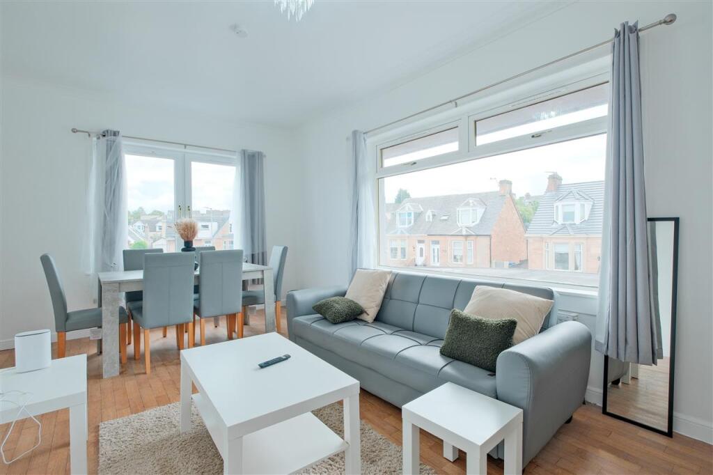 Living Room / Dining