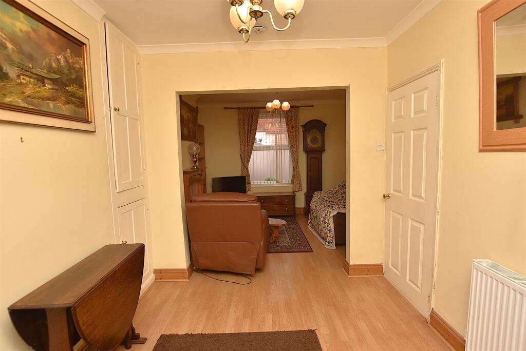 Lounge/Diner - Dining Area