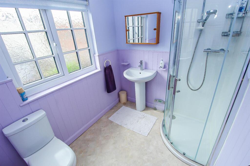 SHOWER ROOM/W.C.