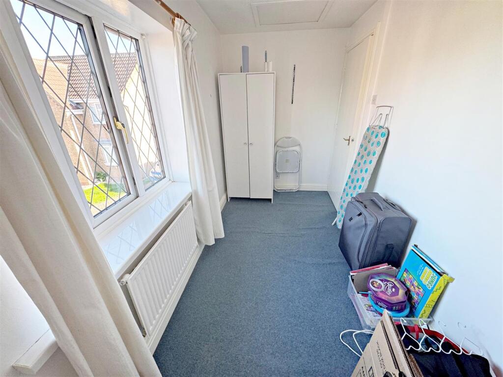 BEDROOM 2