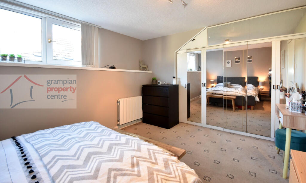 bedroom 2 .JPG