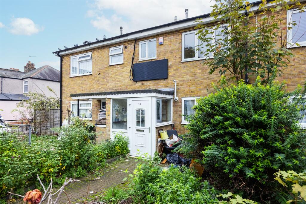 24 Talbot Road_02 copy.jpg