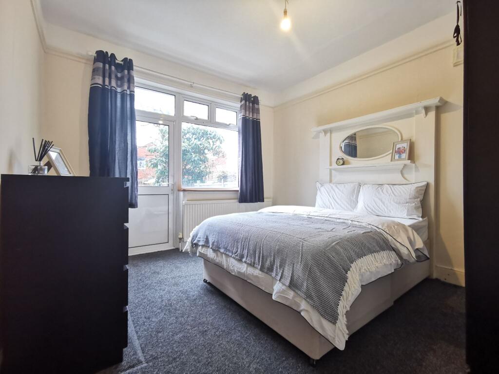 Double room leading to Garden