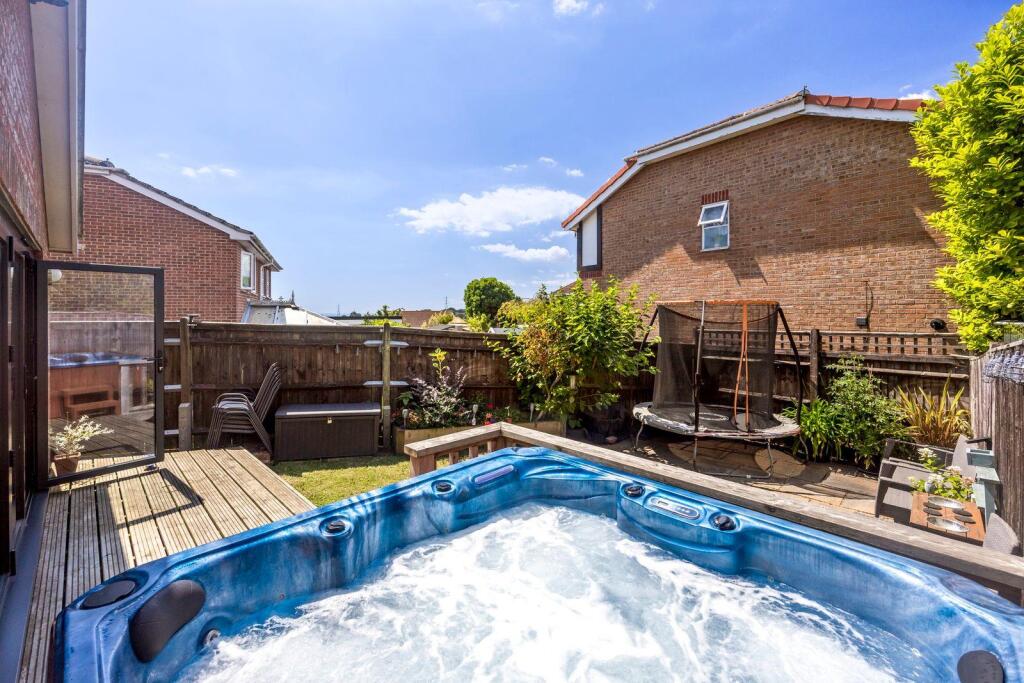 Henge Way 6 SPA.jpeg