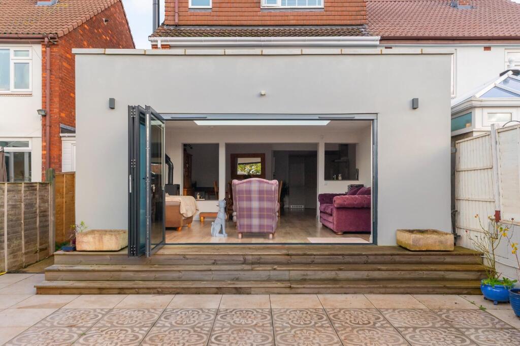 1B2H9RDD - External E.jpg