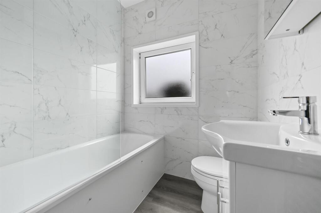 BCCW - TFF, 438 Uxbridge Road - Bathroom (4).jpg