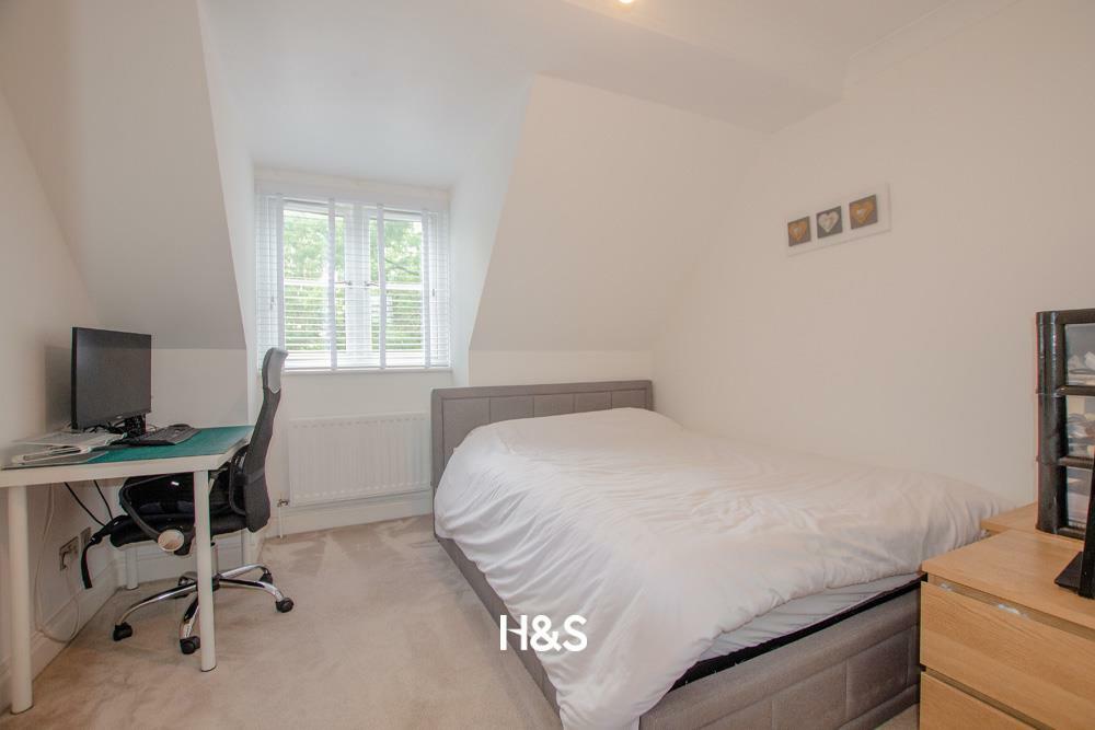 239 Hampton Lane - Master Bed.jpg