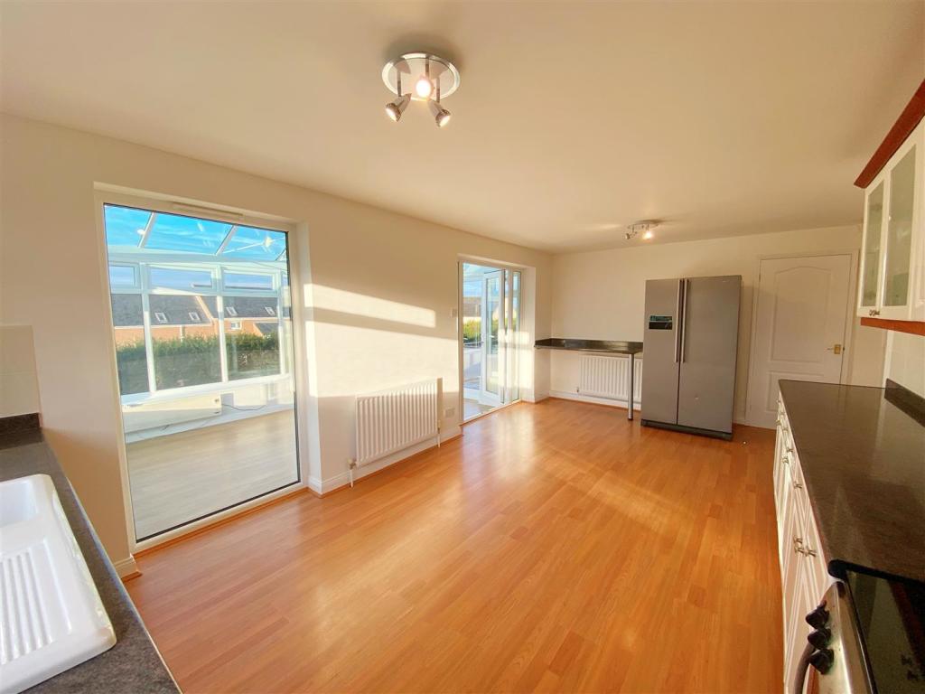 Kitchen pic 4.jpg