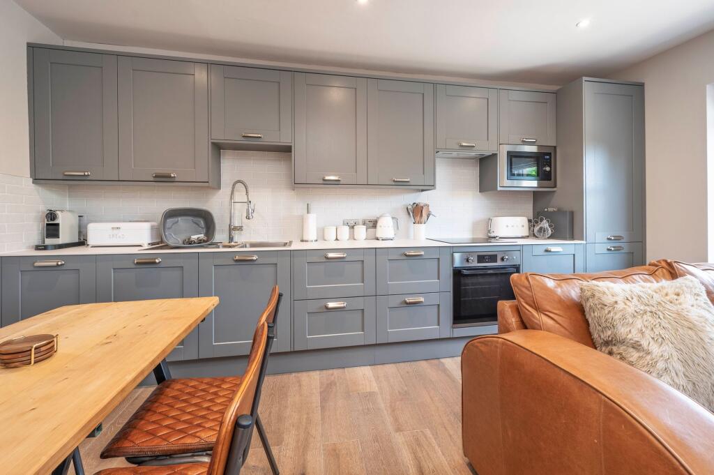 Kitchen &amp; Living Area