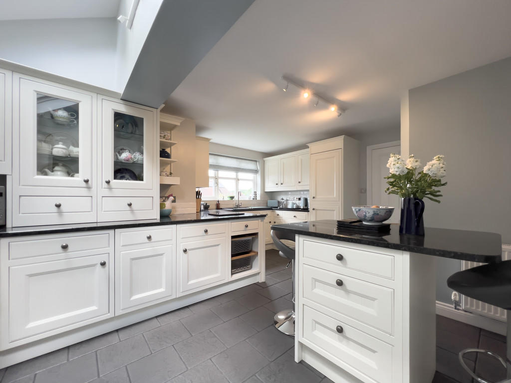 Kitchen/Breakfast...