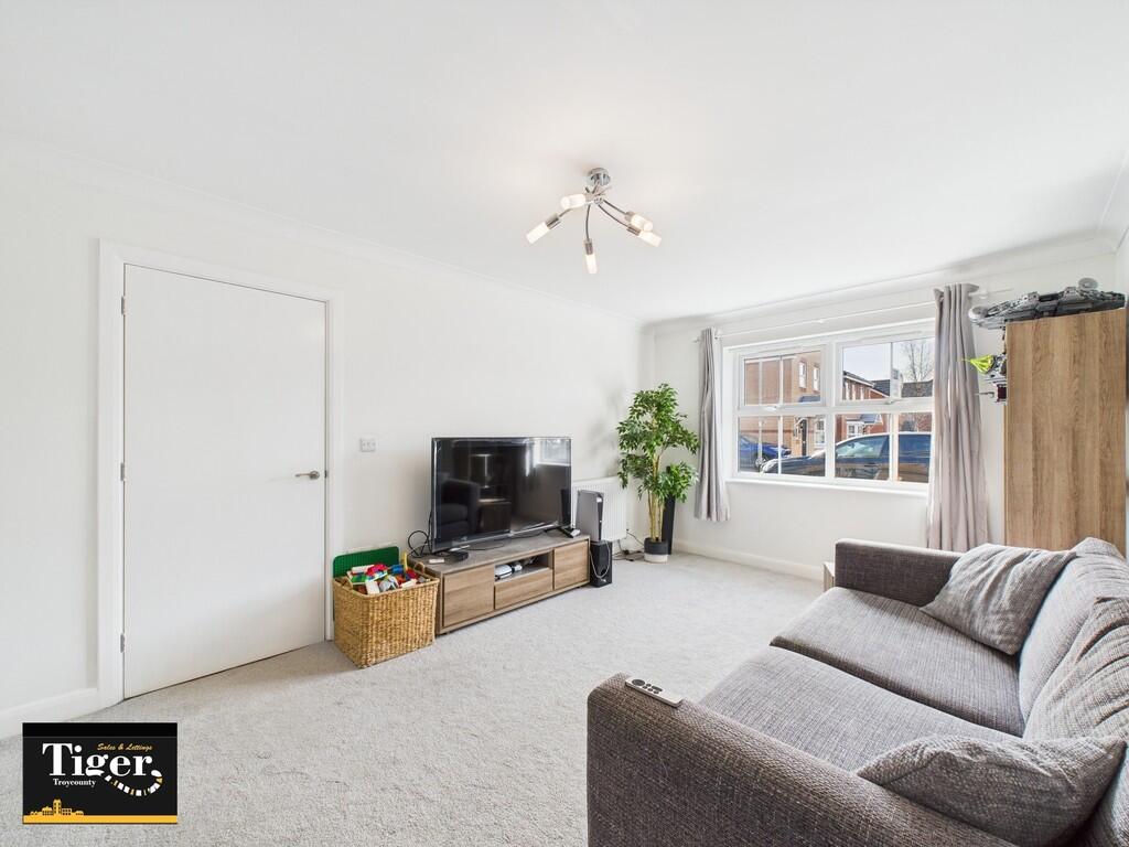 CAM02176G0-PR0525...