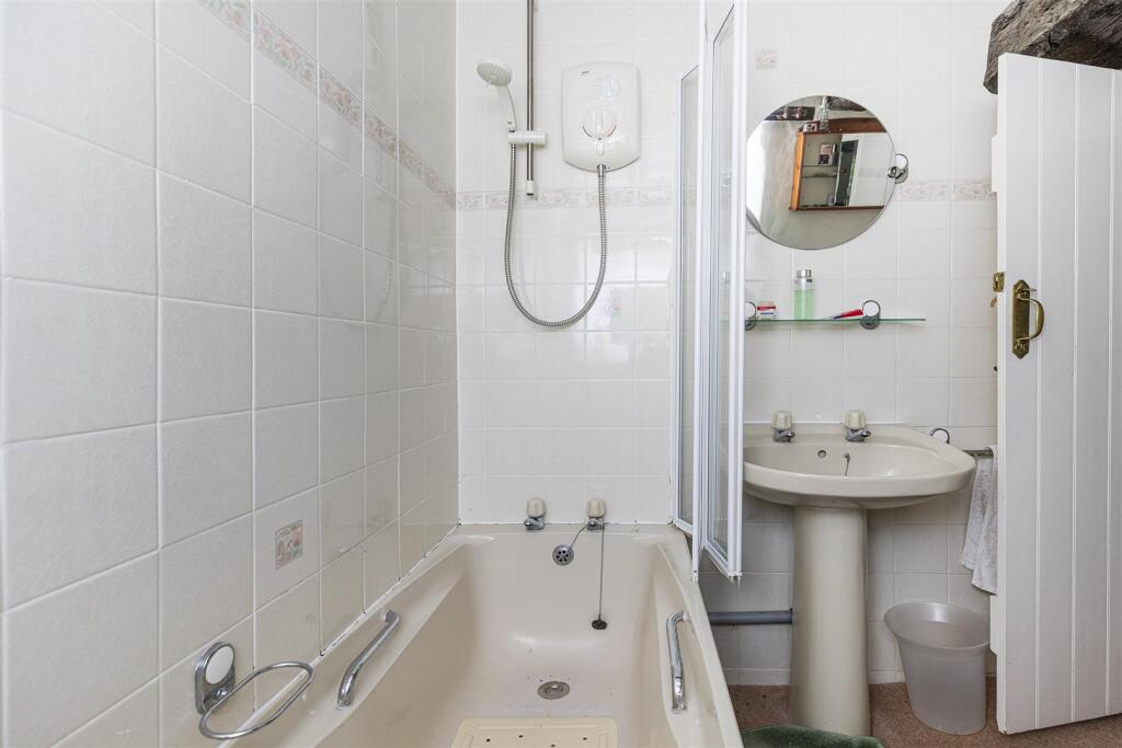 Bramleys Estate Agents - Rowley Hill - Lepton - Au