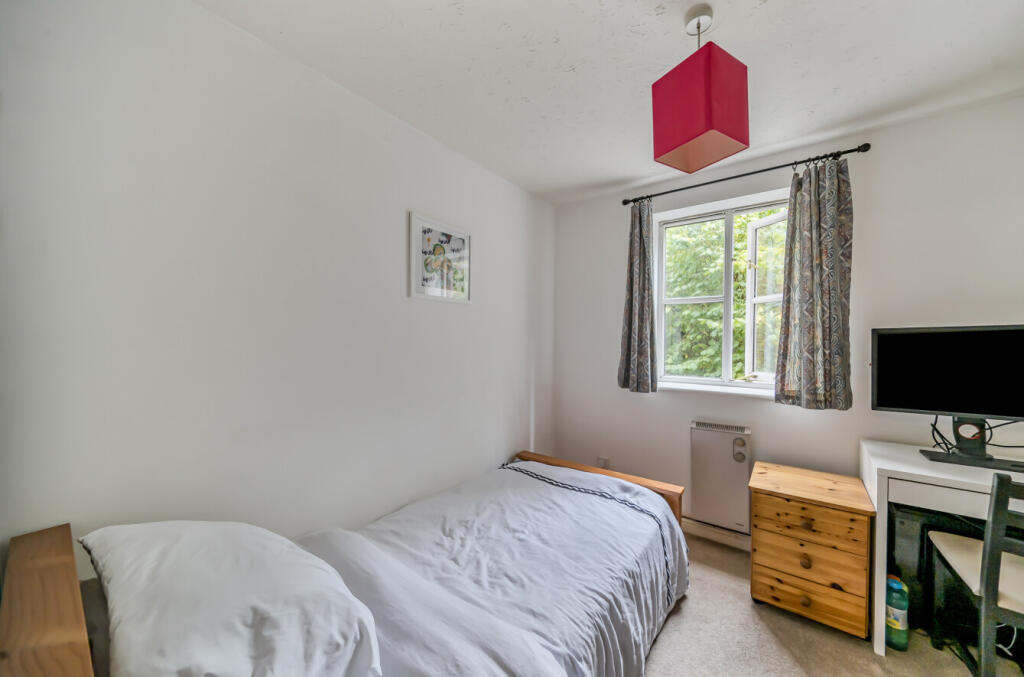 1346136-4-68b1c6d...