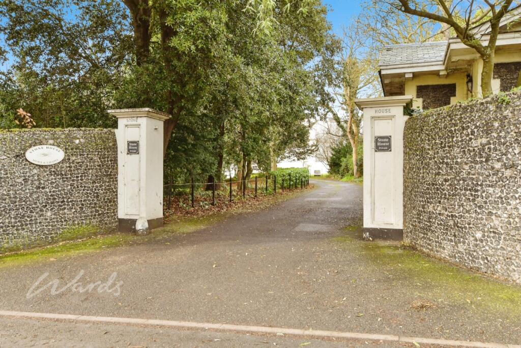 Stone gates use