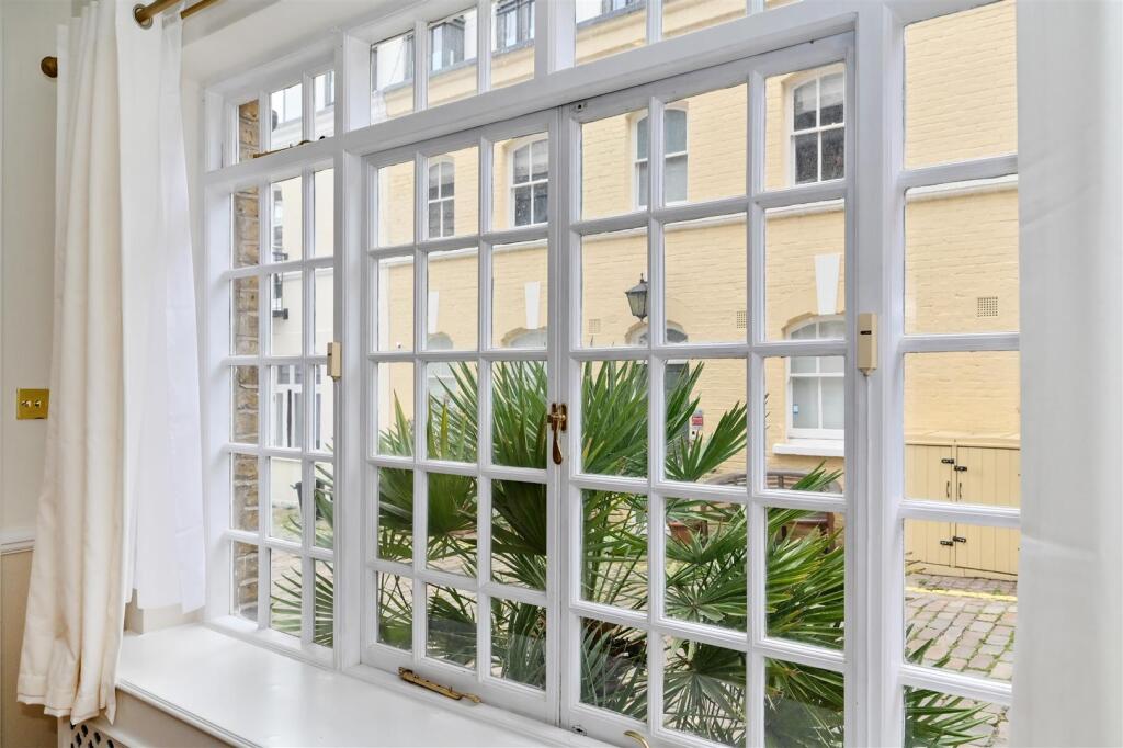 14-Ennismore-Gardens-Mews (6).JPG