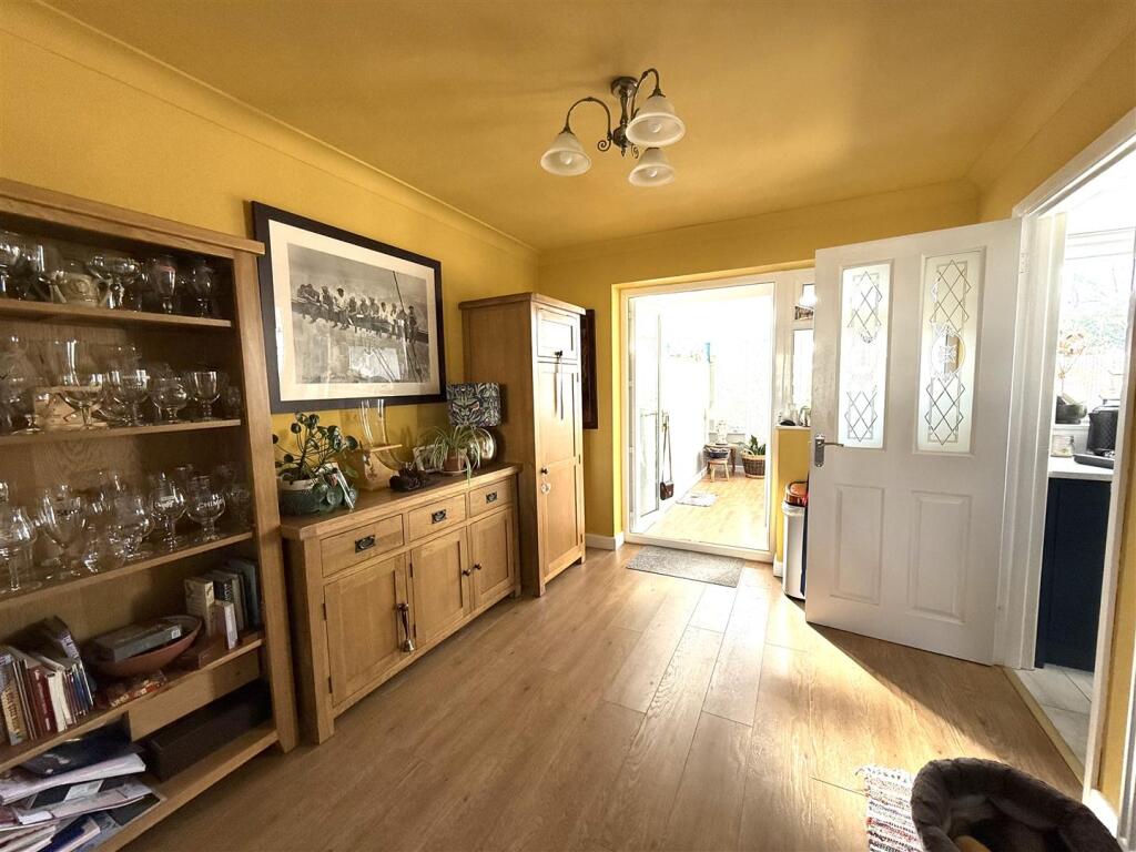 owens close dining.jpeg