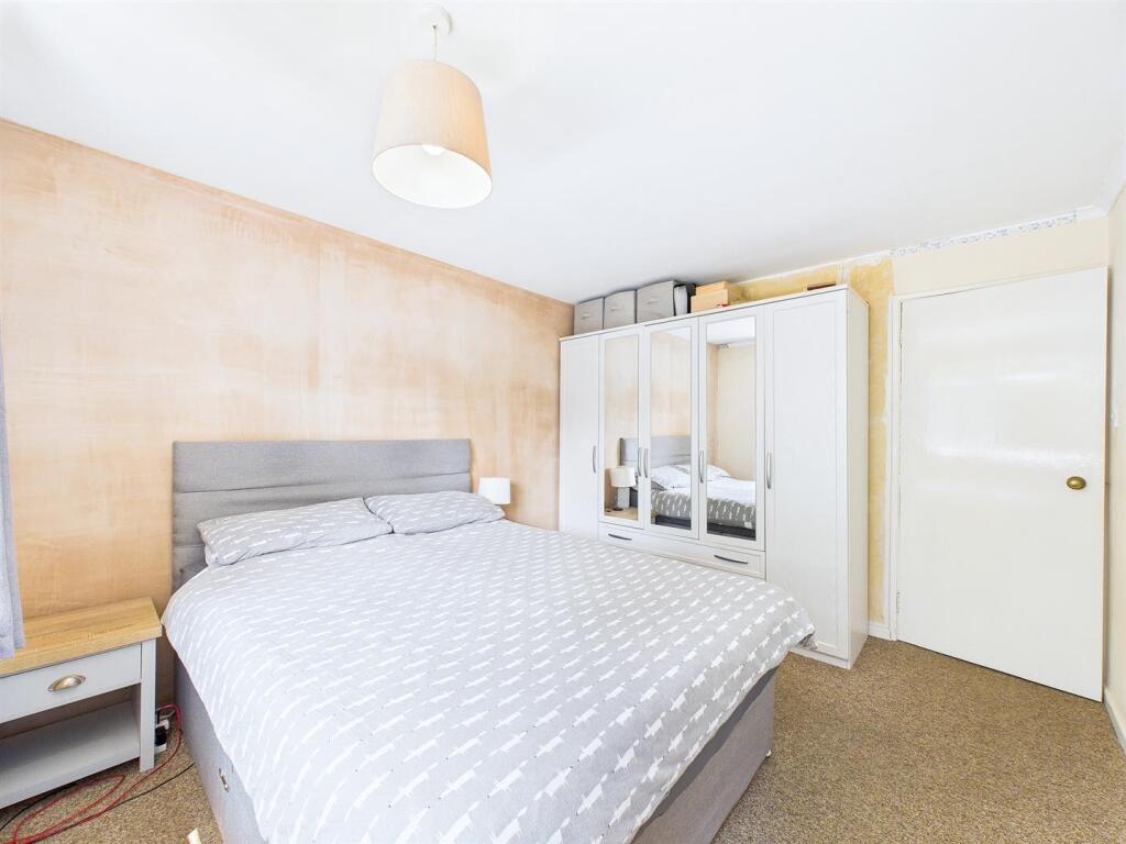 Bedroom One (2).jpg
