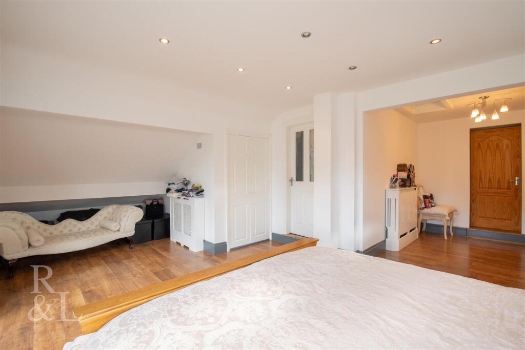 26 Lloyd Hill (22).jpg