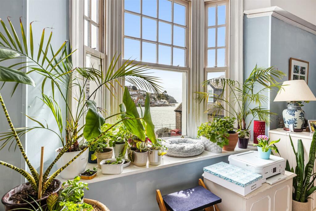 A03 - 24 South Embankment Dartmouth - 240327.jpg