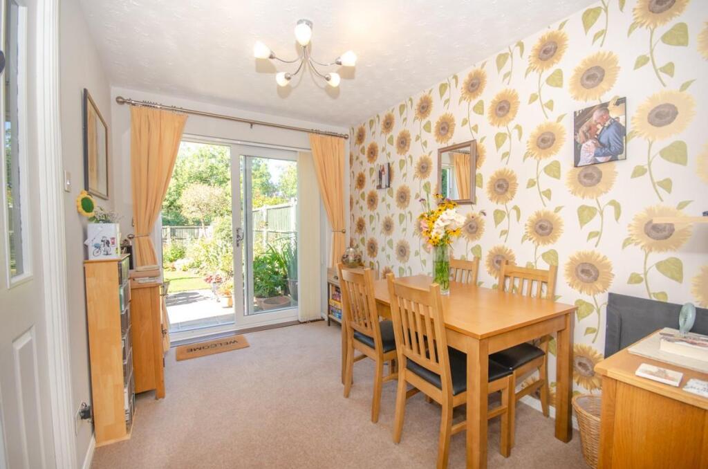 Dining area pic 2.jpg