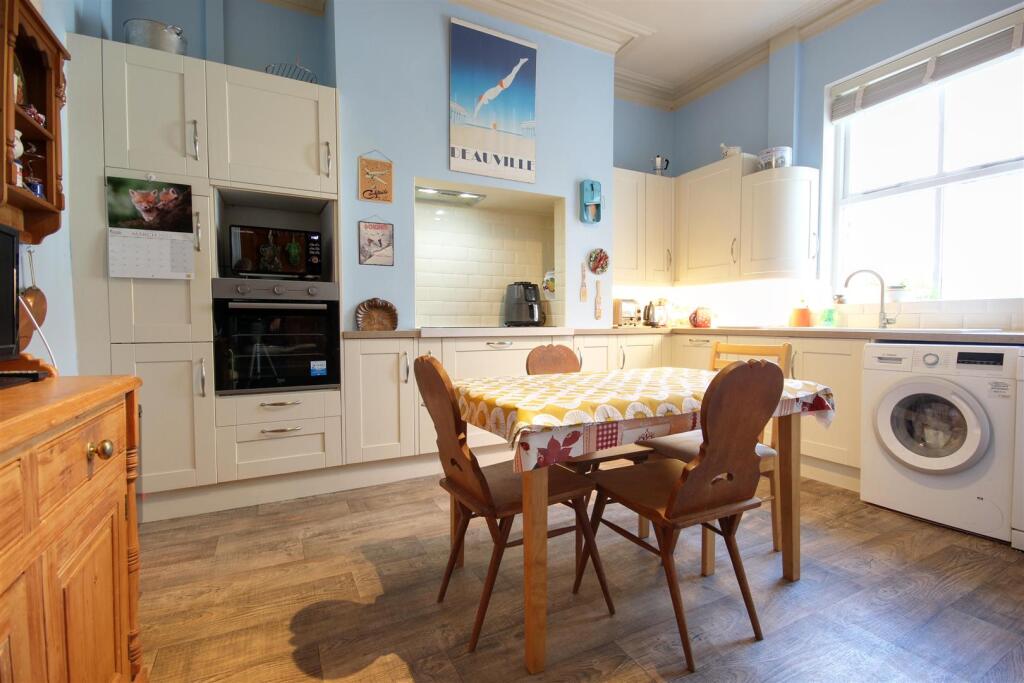 BREAKFAST KITCHEN