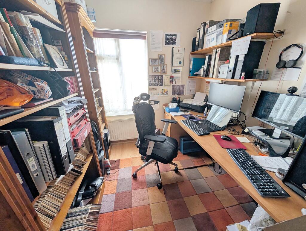 Bedroom 4_office