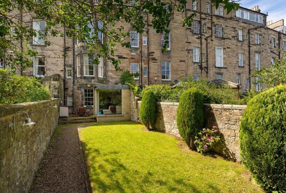 Garden facing towards garden room.jpg