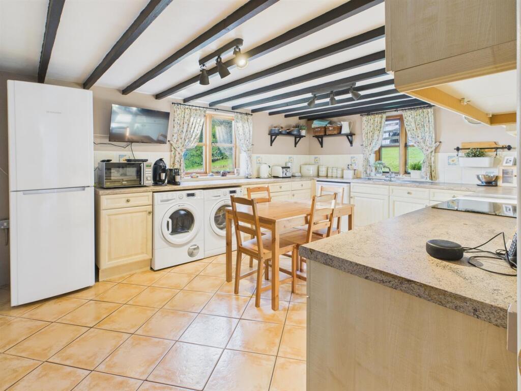 KITCHEN/BREAKFAST ROOM