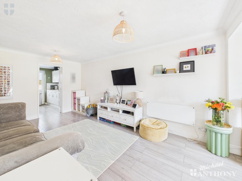 CAM03852G0-PR0236-STILL001