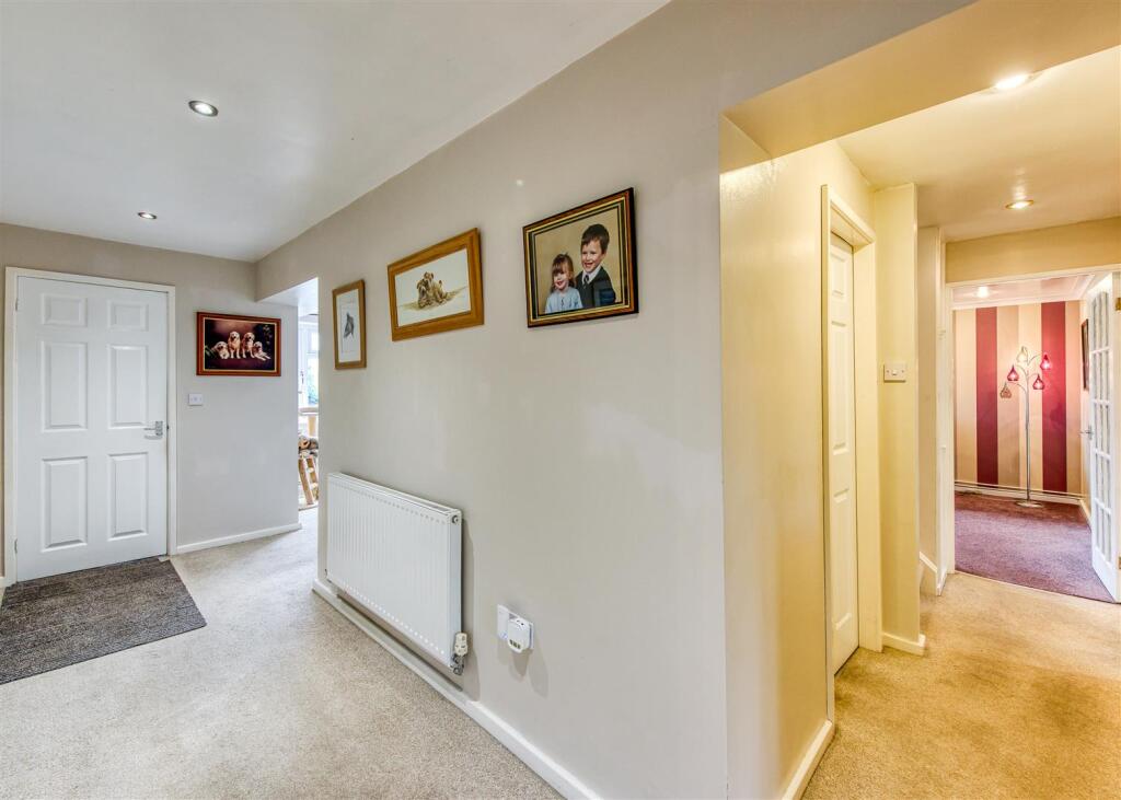 8 Barrington Close-18.jpg