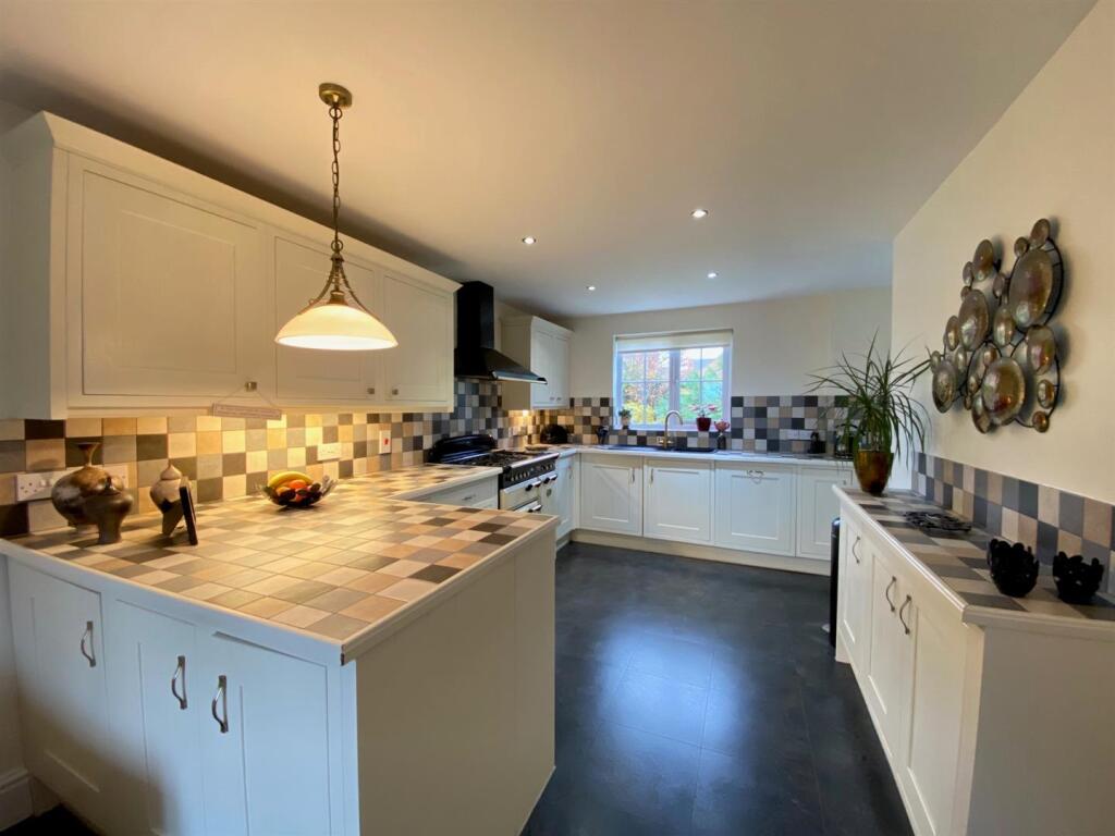 Kitchen 1.jpg