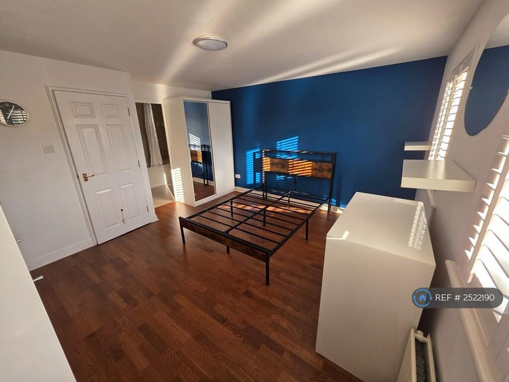 02nd Floor Master Bedroom w/ Ensuite - 1