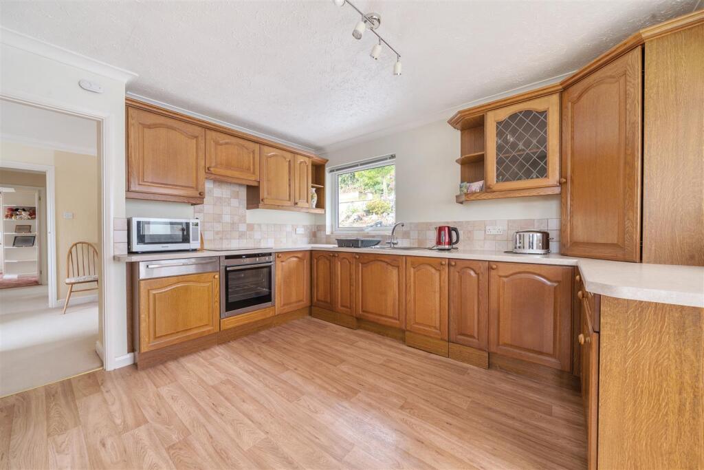 Crescent Gdns Kitchen.jpg