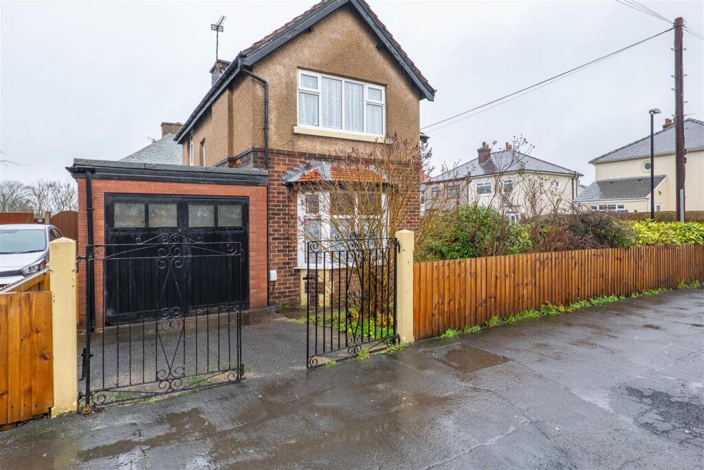 Driveway/Garage